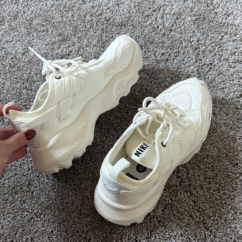 Nike Women's Cream Sneakers